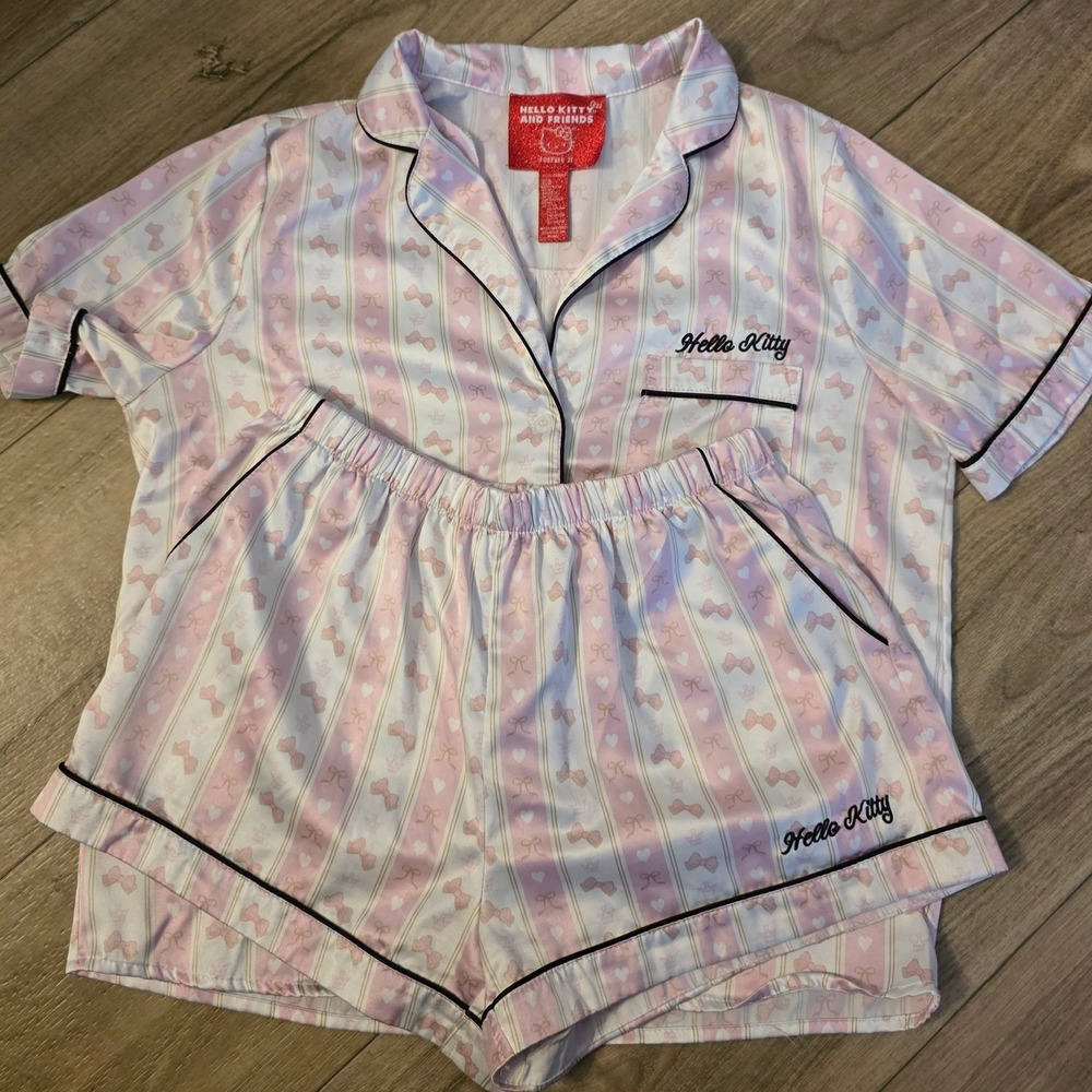 Forever 21 x Hello Kitty Pajama Set Women Medium Pink Striped Satin Short Sleeve